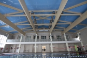 натяжные потолки в бассейне в университете